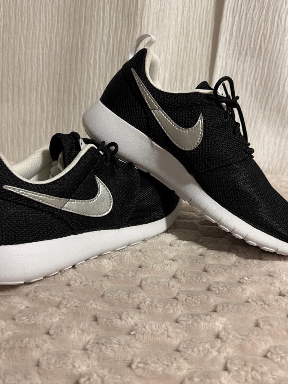 Nike Women's Black and Silver Running Sneakers